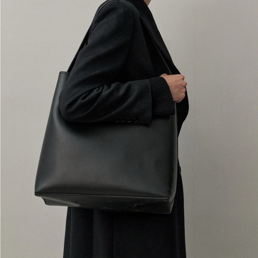 The Curated Smooth Black Leather Weekend Tote Bag - Picture 6 of 6